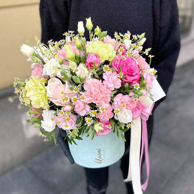 flower-box-z-rozami-i-gozdzikami-dancing-queen.jpg