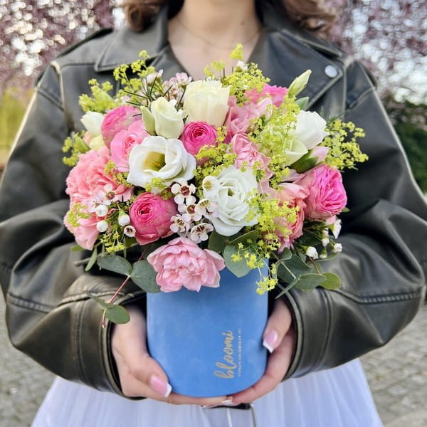 Flower box z różami i goździkami - DLA CIEBIE