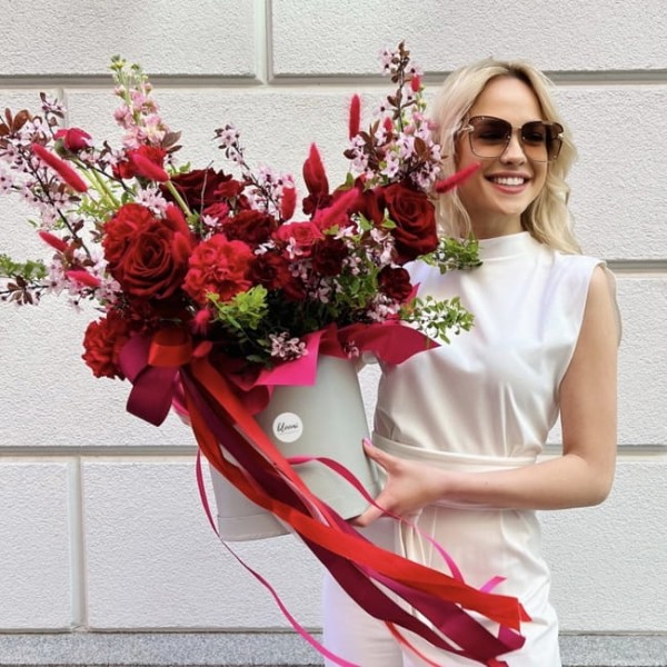 Flower box z różą i goździkami - NIC DWA RAZY