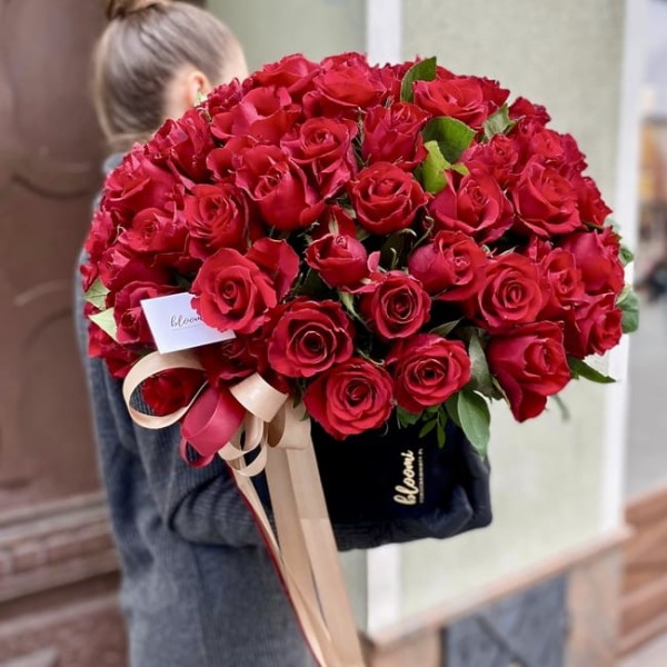 Flower box z czerwonych róż - MIŁOSNE WYZNANIE