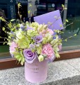 LILARÓŻ Welurowy flower box z żywych kwiatów