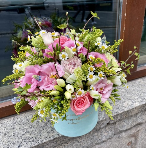 KRAINA CZARÓW Welurowy flower box z żywych kwiatów