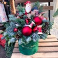 swiateczny-flowerbox-z-mikolajem.jpg